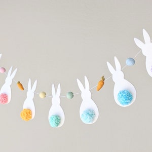 Bunny Tail Easter Garland : Easter Bunny Garland