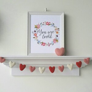 Valentines Heart Garland : Felt garland for Valentine's Day with MEDIUM hearts