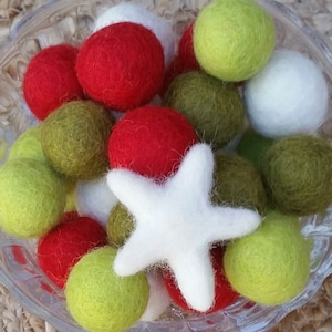 Scandinavian Christmas garland : Felt Ball Garland with felted stars