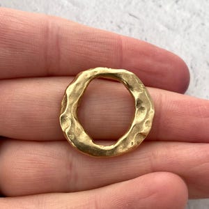 Organic Hammered Ring Link, Eternity Connector, Gold Oval Hoop, Circle Jewelry Supply, GL-6127