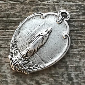 Mary Medal, Virgin Mary, Antiqued Silver Religious Jewelry Making Charm Pendant, Blessed Mother, Catholic Necklace, Catholic Jewelry SL-6058