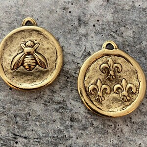 Soldered French Bee Charm with Fleur de Lis, Antiqued Gold Pendant, Jewelry Supplies, GL-6123 image 3