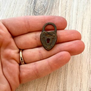 Heart Lock Charm, Rustic Brown Lock Pendant, Artisan Jewelry Supplies, Carson's Cove, BR-6184 image 4