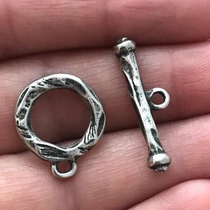 Chiusura a barilotto martellata testurizzata, chiusura in argento anticato, chiusura a clip per collana, PW-6108