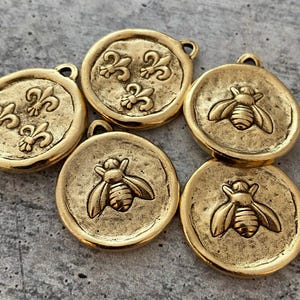 Soldered French Bee Charm with Fleur de Lis, Antiqued Gold Pendant, Jewelry Supplies, GL-6123 image 5