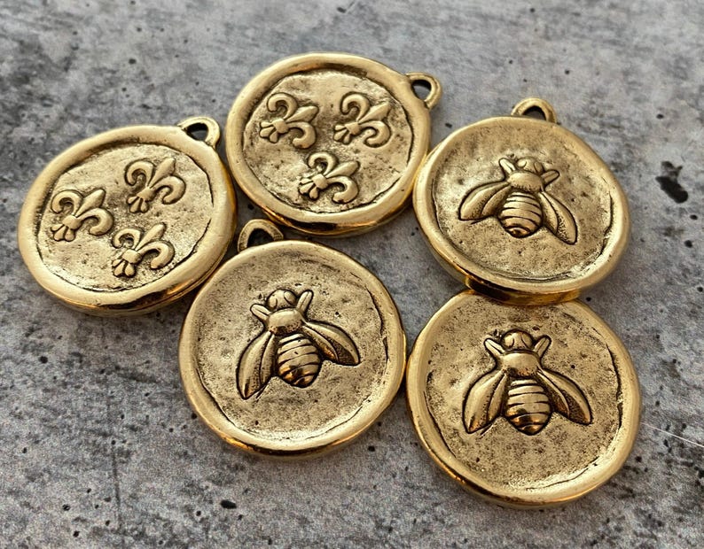 Soldered French Bee Charm with Fleur de Lis, Antiqued Gold Pendant, Jewelry Supplies, GL-6123 image 5