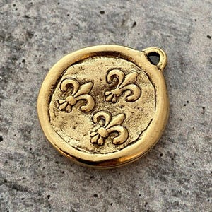 Soldered French Bee Charm with Fleur de Lis, Antiqued Gold Pendant, Jewelry Supplies, GL-6123 image 6