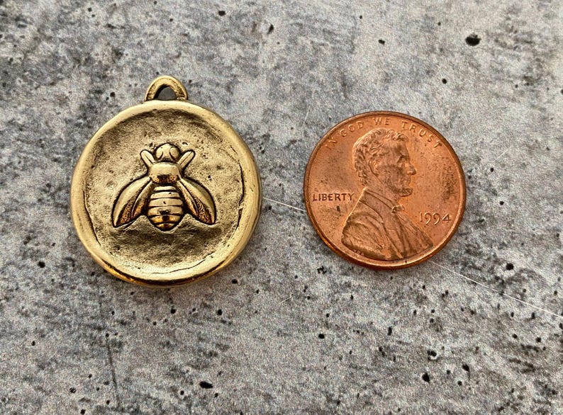 Soldered French Bee Charm with Fleur de Lis, Antiqued Gold Pendant, Jewelry Supplies, GL-6123 image 7