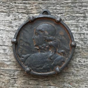 Joan of Arc Medal with Frame, Rustic Brown Charm Pendant, Brave Woman, Saint of Soldiers, Religious Catholic Jewelry Supplies, BR-6124