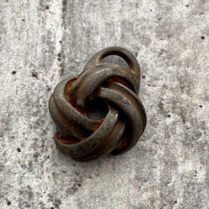 Knot Charm, Antiqued Rustic Brown Love Knot Pendant, Jewelry Supply, BR-6196