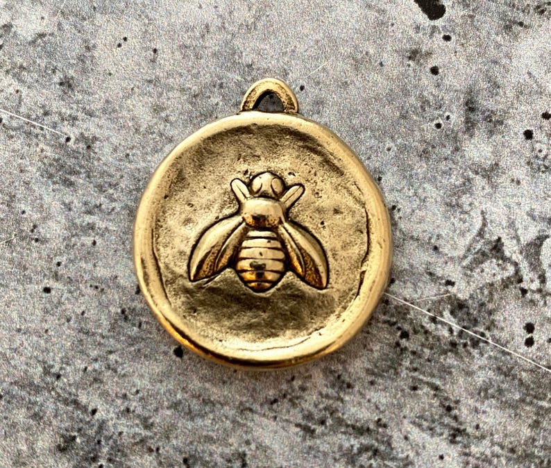 Soldered French Bee Charm with Fleur de Lis, Antiqued Gold Pendant, Jewelry Supplies, GL-6123 image 4