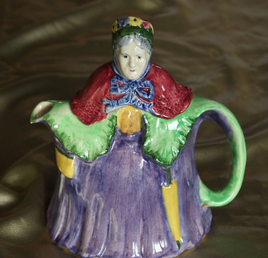 19301940s Vintage little Old Lady Teapot Made in England Etsy