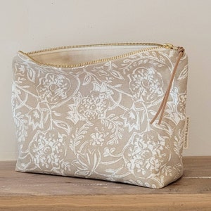 Beige and white floral makeup bag, country cosmetic bag, unique gift for girls, makeup bag gift, bridesmaid gifts image 2