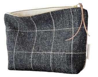 Black and beige plaided makeup bag, farmhouse make up bag, unique gift women, teen girl gift, classic toiletry bag, unique  zip pouch,
