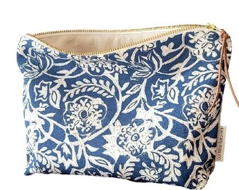 Womens Bags Makeup bags and cosmetic cases Save 6% Jack Wolfskin Indigo Big Check in Blue 