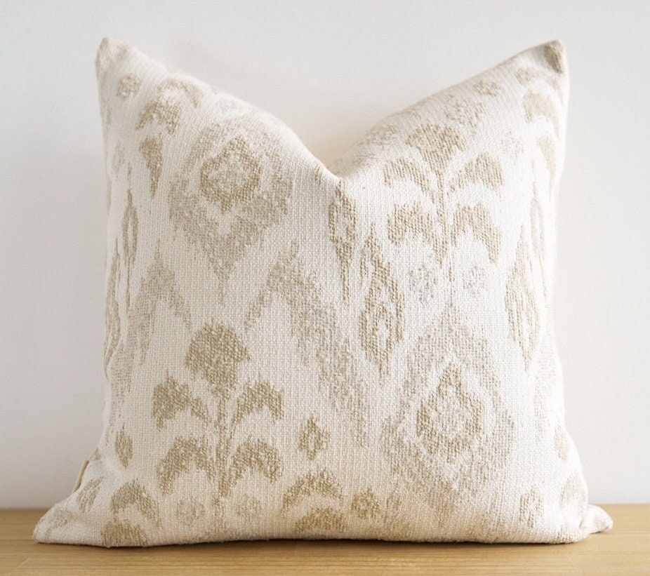 Cream and hotsell white throw pillows