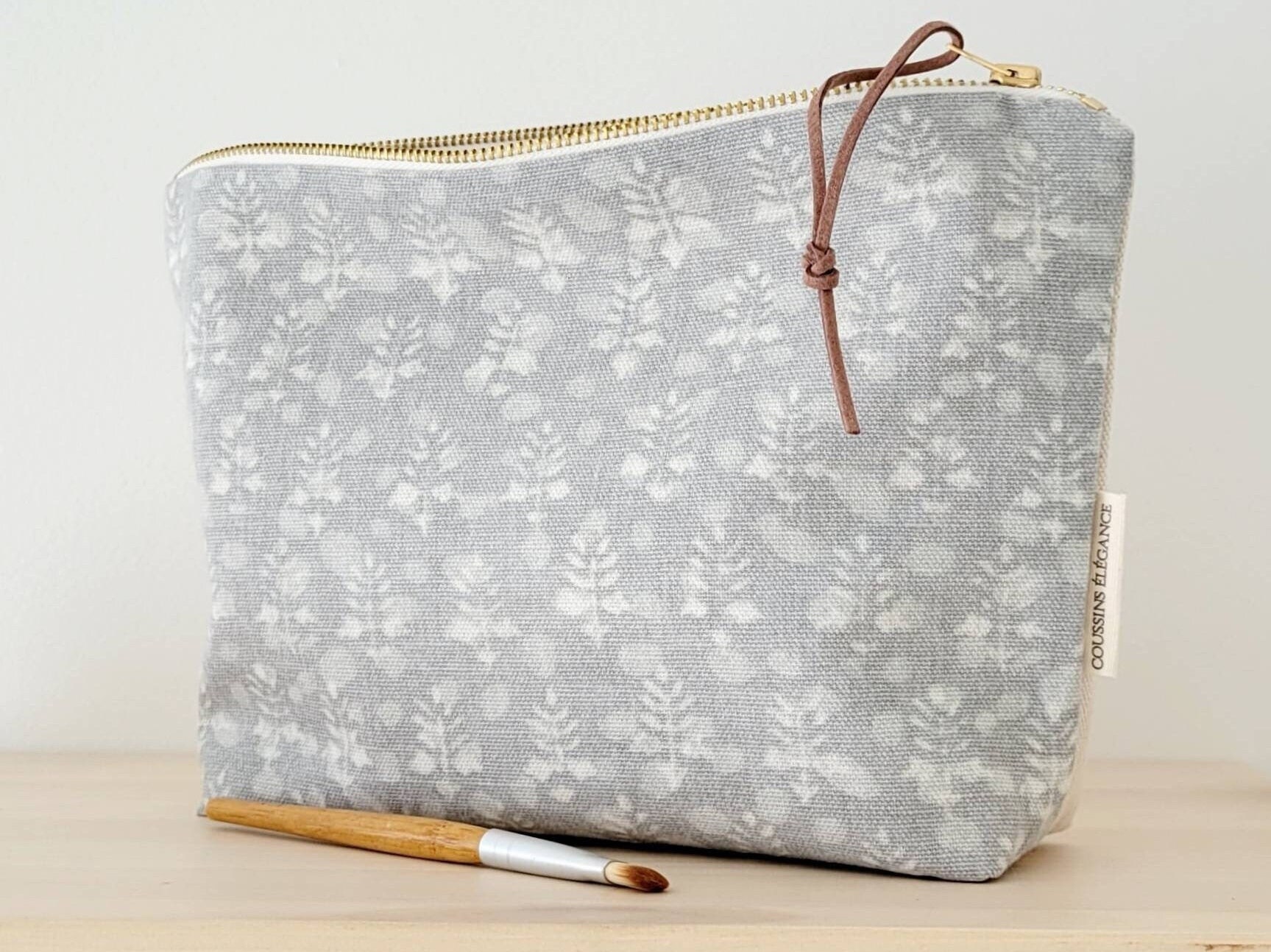 Creamy White Makeup Bag, Unique Cosmetic Bag, Minimalist Pouch, Tone on  Tone Zip Pouch, Make up Bag Gift, Perfect Gift Women, Teen Girl Gift 