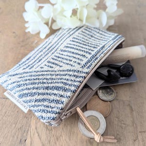 Mini porte monnaie bleu beige en tissus, mini trousse pour adolescentes, mini pochette zippé, pochette petits écouteurs, cadeau adolescentes