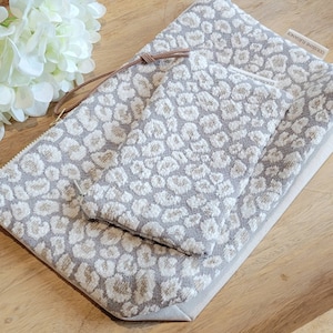 Beige leopard makeup bag, leopard cosmetic bag, unique makeup bag, leopard zipper pouch, animal print clutch, unique gift women, mom gift zdjęcie 7