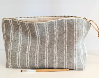 Unique sage green makeup bag, Linen cosmetic pouch bag, Modern Farmhouse toiletry bag, perfect gift women, bridesmaid gifts, coworker gifts