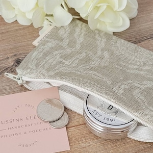 Floral Linen Coin Pouch, Floral Coin Purse Women, Handmade small pouch Women,  Gift under 20, Babysitter gift, Bridesmaid thank you gift,