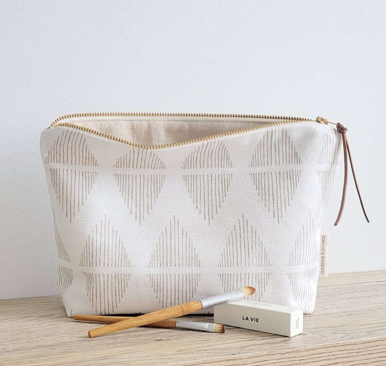 Minimalist makeup bag, modern cosmetic bag, travel zip pouch women, gift under 30, teengirl gifts, unique gift women, unique gift teengirl image 2