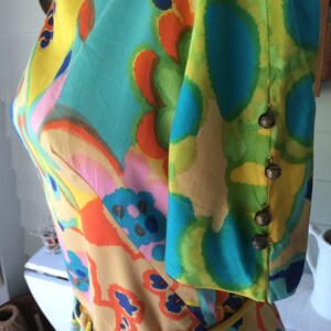 Silk Dress size 8 Hand Tailored in Hong Kong Mod Floral 60's Vintage image 3