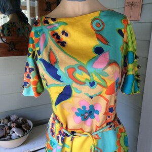 Silk Dress size 8 Hand Tailored in Hong Kong Mod Floral 60's Vintage image 2