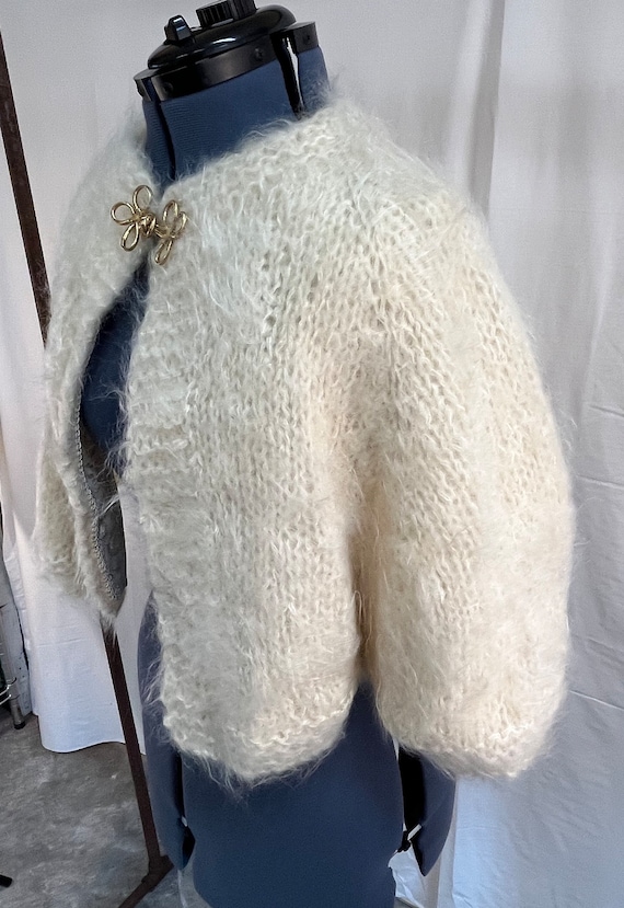 Hand Knit Cape 1950's Ivory Wool Shawl Vintage Shr