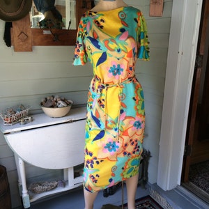 Silk Dress size 8 Hand Tailored in Hong Kong Mod Floral 60's Vintage image 1