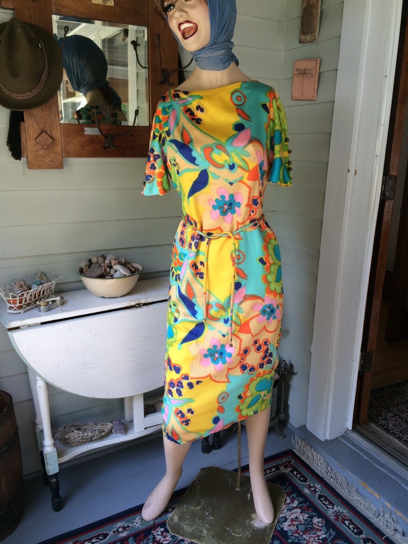 Silk Dress size 8 Hand Tailored in Hong Kong Mod Floral 60's Vintage image 1