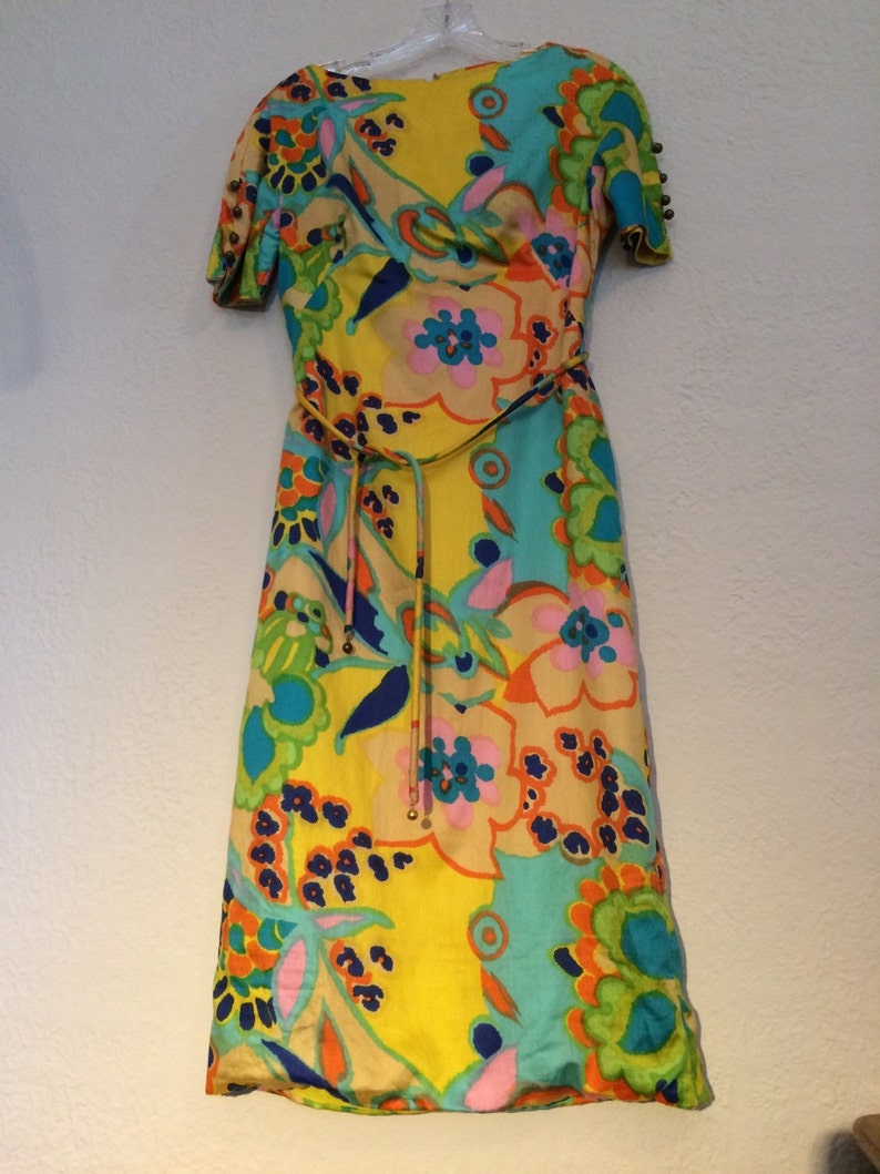 Silk Dress size 8 Hand Tailored in Hong Kong Mod Floral 60's Vintage image 4