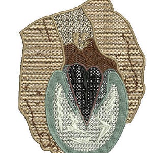 Könnte beinhalten: Gestickte Darstellung von zwei Händen, die ein Hufeisen mit einem Herz in der Mitte halten. Das Hufeisen ist blau, weiß und schwarz, und das Herz ist rot und schwarz.
