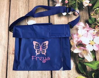 Mochila escolar personalizada con bordado de mariposa