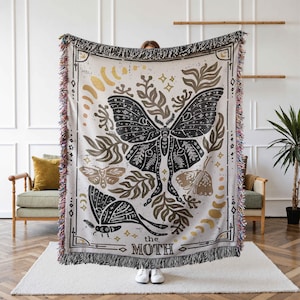 Manta tejida de polilla celestial: regalo para amantes de las polillas, inspirada en la astrología, tarot, decoración bohemia para el hogar, manta celestial, tapiz de polilla lunar. Moth