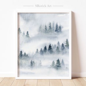 Puede incluir: Pintura acuarela de una escena de bosque brumoso con filas de &aacute;rboles azul oscuro sobre un fondo azul claro.