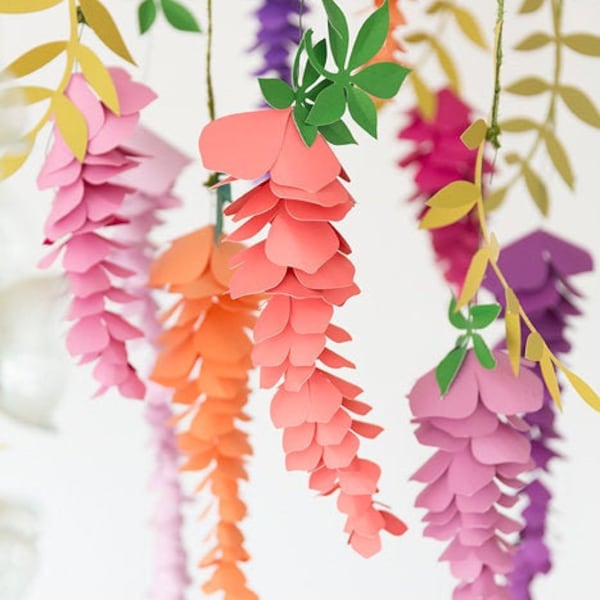 Plantilla y tutorial para hacer flores de glicina de papel, decoración para cumpleaños, baby showers y bodas, archivos SVG y plantillas PDF.