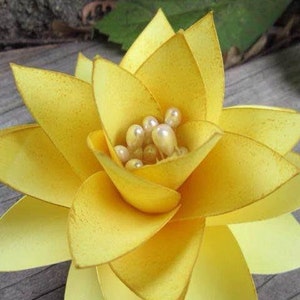 Easy DIY Paper Flowers- DIY paper flower templates- how to paper flowers- DIY wedding paper bouquet- paper flower tutorial