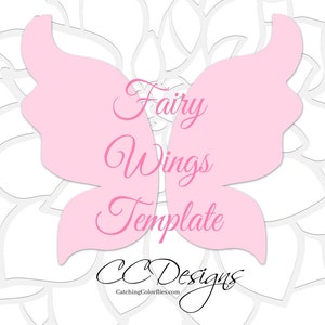 Op de afbeelding: Roze fee&euml;nvleugels sjabloon met de tekst "Fairy Wings Template" en "CC Designs CatchingColorflies.com".