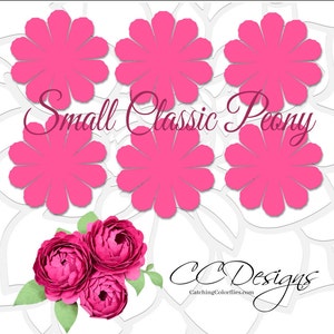 Op de afbeelding: Zes roze papieren bloemen sjablonen voor het maken van een kleine klassieke pioenroos. De sjablonen hebben de vorm van een bloem met tien bloemblaadjes. De tekst "Small Classic Peony" is in cursief geschreven onder de sjablonen. De tekst "CC Designs CatchingColorflies.com" is in cursief geschreven onder de sjablonen.