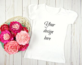 Weiß T-shirt Hintergrund mock-up, Mädchen T-shirt Produkt Mock up Bilder, Kinder Shirt Vorlage herunterladen, Pfingstrosen Stil Bild, JPEG-Bild