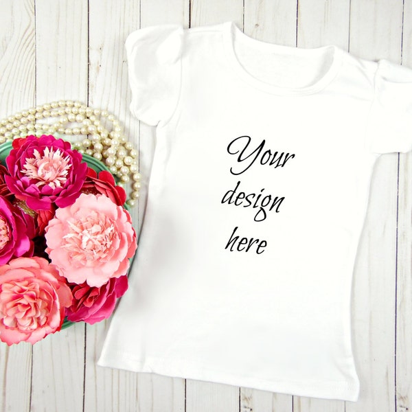 Witte T-shirt achtergrond mock up, meisjes T-shirt Product Mock up foto's, Kids Shirt sjabloon downloaden, pioenrozen gestileerd beeld van JPEG-afbeelding