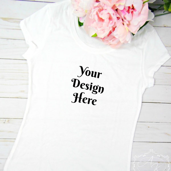 Lege volwassen witte T-shirt Mock Up, Styled Tee Stock Image, lege t-shirt stockfoto's, Styled bloem afbeelding