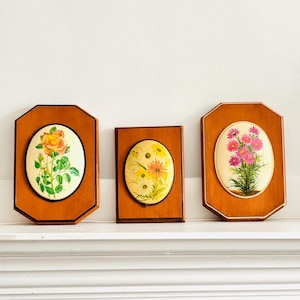 Vintage flower frames / Trio of small wooden frames with flower motifs / Wall plaques