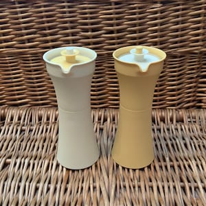 Vintage Tupperware plastic olie- en azijncontainer / saladedressingcontainer / geel en wit / 1246-8 / 1246-13 / Camping, picknick