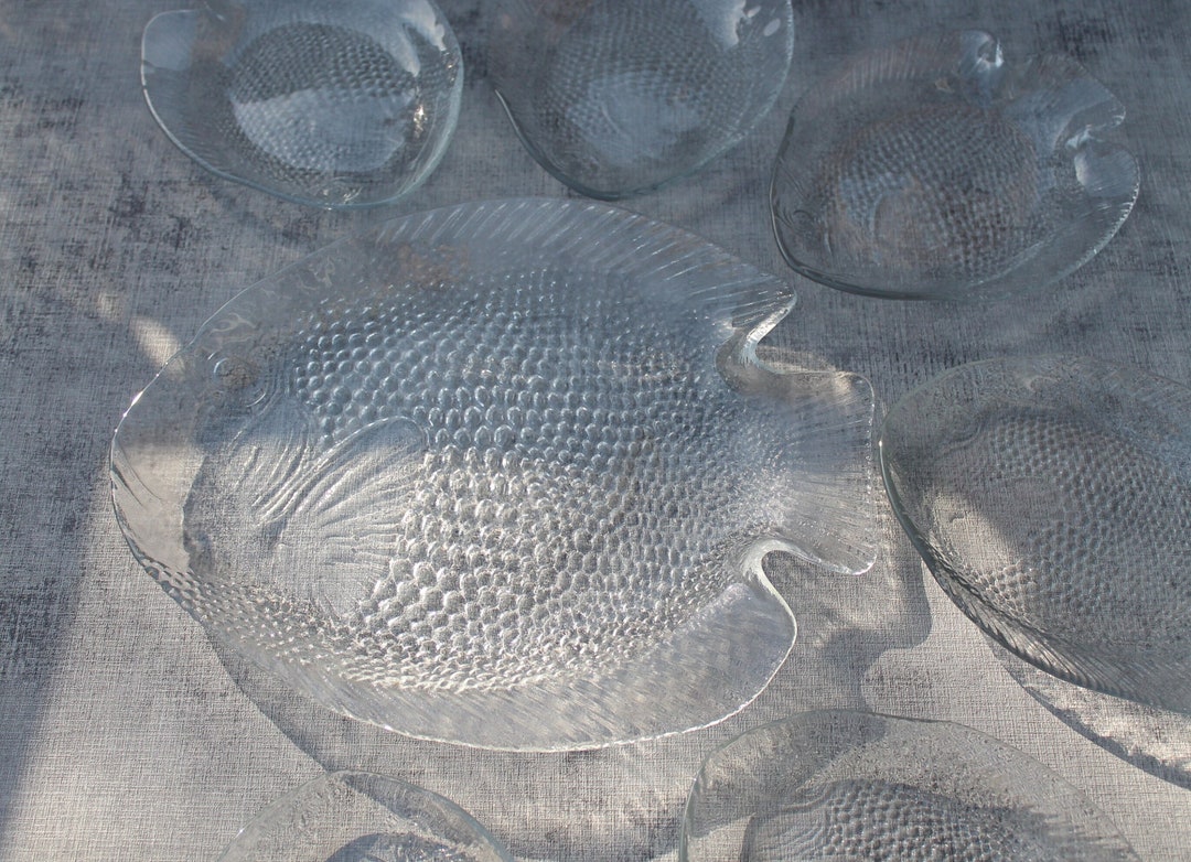 Arcoroc France, Vintage Fishshaped Glass Plates 7 / 1 Large 6 Small
