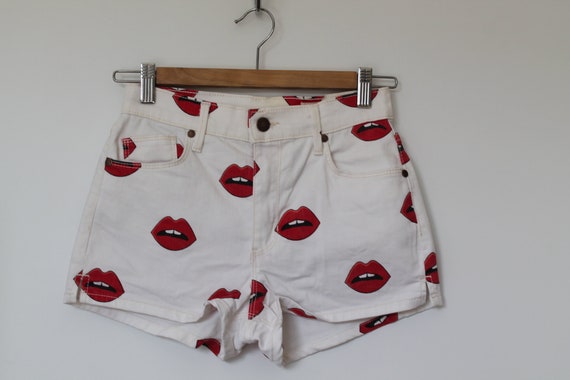 Lip print shorts / White shorts / White jeans shor