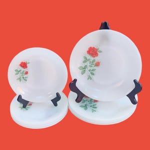 Milk glass plates with red rose prints, Arcopal France vintage / Romantic / Arcopal plates