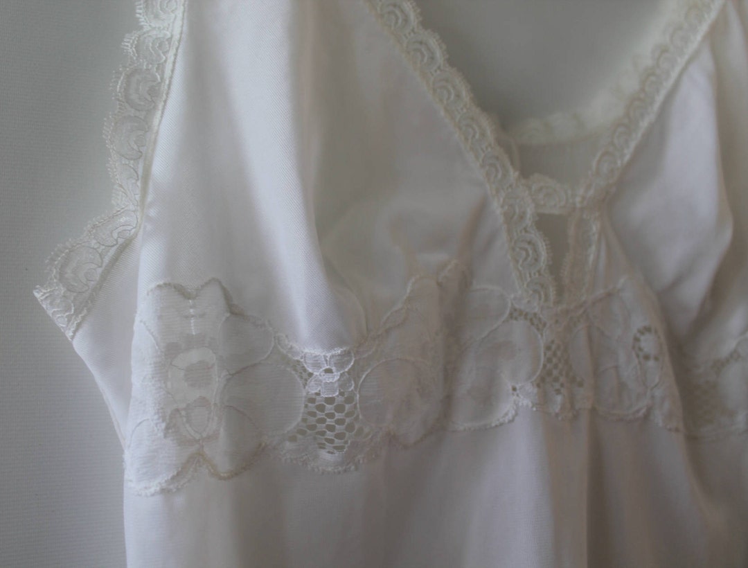 White Night Gown/vintage/vintage Lingerie/white Sleepwear - Etsy Canada