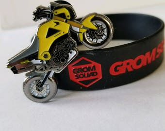 Honda GROM SQUAD Yellow LE25 stunt bike hat pin